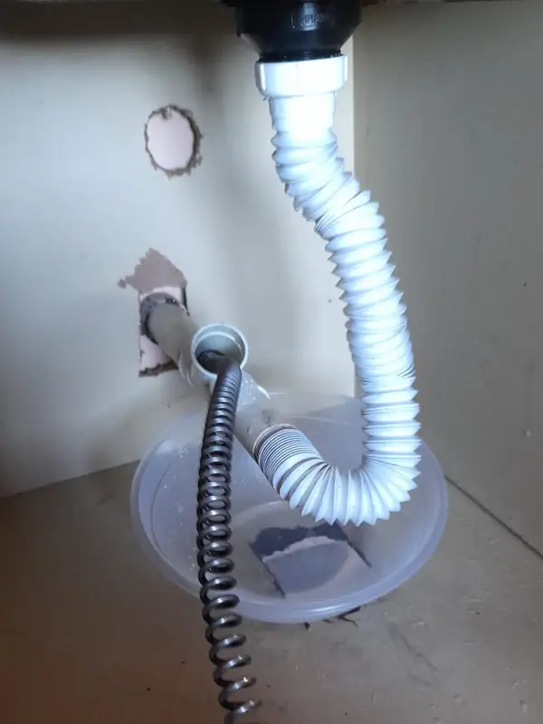 Desobstrução de tubulação interna com equipamento profissional