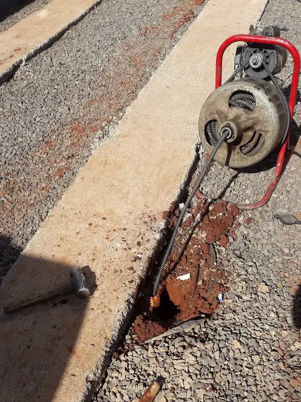 Equipamento profissional de desobstrução usado em atendimento externo